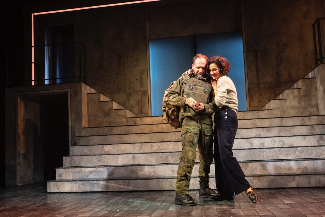 MACBETH.-Ralph-Fiennes-and-Indira-Varma.-Photo-Matt-Humphrey MACBETH.-Ralph-Fiennes-and-Indira-Varma.-Photo-Matt-Humphrey