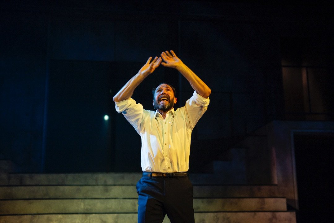 MACBETH.-Ralph-Fiennes.-Photo-Matt-Humphrey MACBETH.-Ralph-Fiennes.-Photo-Matt-Humphrey