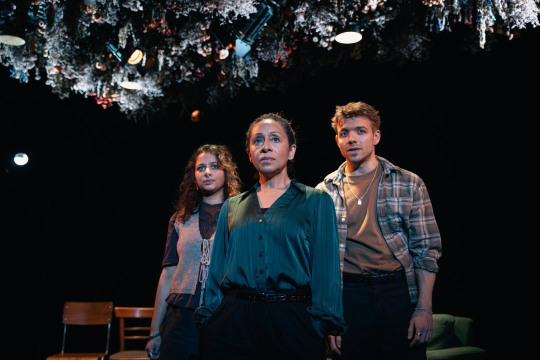Maggots-l-r-Safiyya-Ingar-Marcia-Lecky-Sam-Baker-Jones-in-Maggots-at-Bush-Theatre.-Photo-credit-Ross-Kernahan.-HR-10 Maggots-l-r-Safiyya-Ingar-Marcia-Lecky-Sam-Baker-Jones-in-Maggots-at-Bush-Theatre.-Photo-credit-Ross-Kernahan.-HR-10