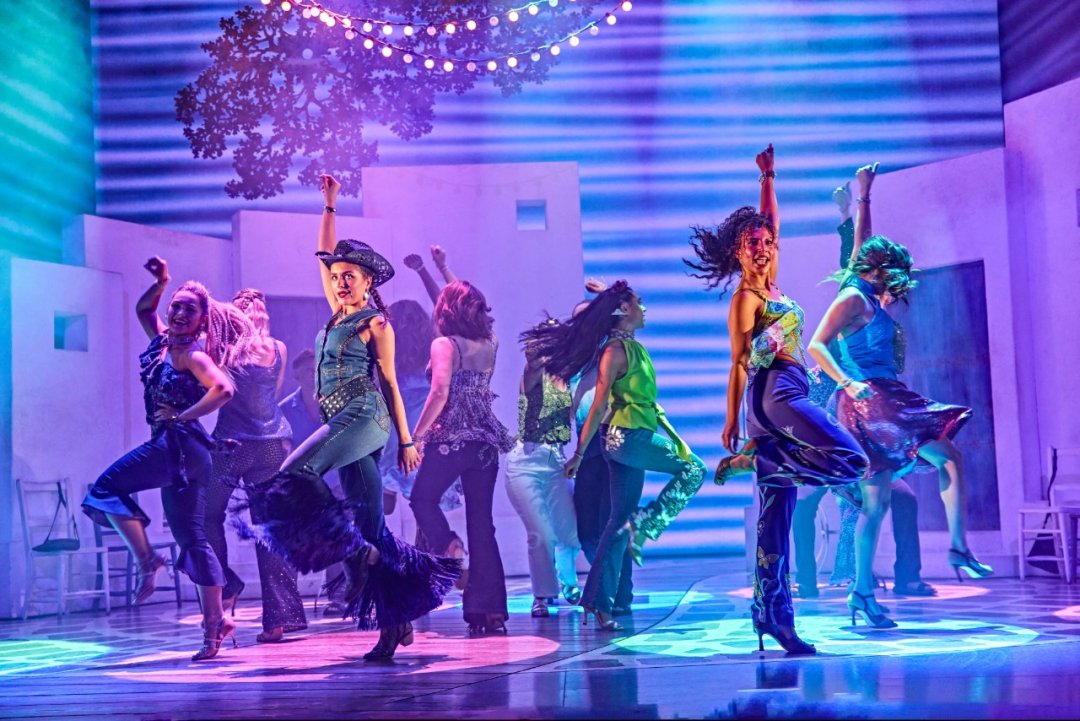 Mamma Mia! first-look photos of the new cast including Sara Poyzer ...