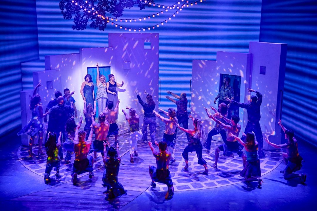 Mamma Mia! first-look photos of the new cast including Sara Poyzer ...