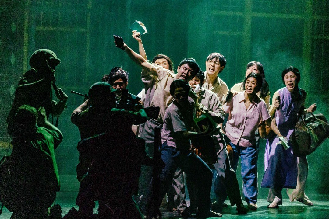 MISS-SAIGON.-Company.-Photo-Danny-Kaan MISS-SAIGON.-Company.-Photo-Danny-Kaan
