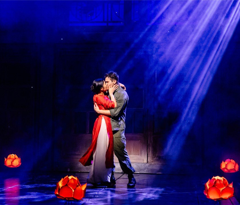 MISS-SAIGON.-Julianne-Pundan-Kim-Jack-Kane-Chris.-Photo-Danny-Kaan MISS-SAIGON.-Julianne-Pundan-Kim-Jack-Kane-Chris.-Photo-Danny-Kaan