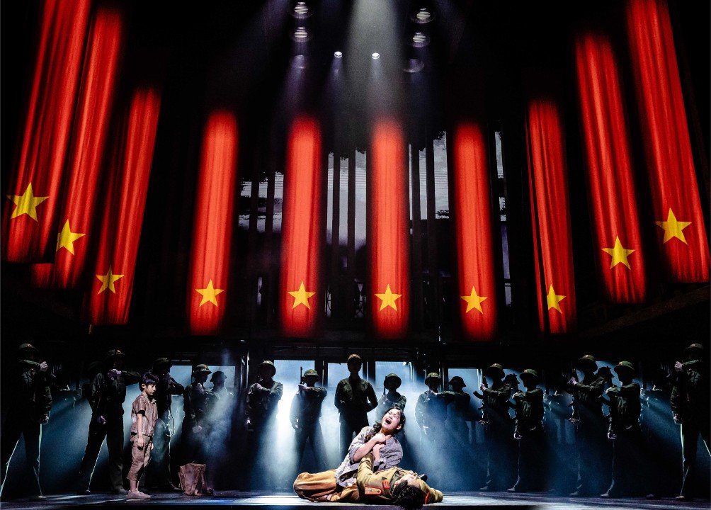 MISS-SAIGON.-Julianne-Pundan-Kim-Mikko-Juan-Thuy.-Photo-Danny-Kaan MISS-SAIGON.-Julianne-Pundan-Kim-Mikko-Juan-Thuy.-Photo-Danny-Kaan