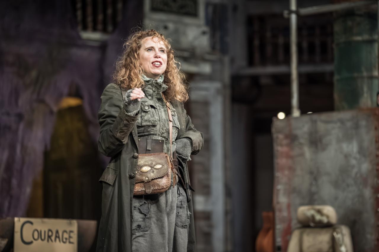 1_Michelle-Terry-as-Mother-Courage-in-Mother-Courage-and-Her-Children-at-Shakespeares-Globe-c.Marc-Brenner 1_Michelle-Terry-as-Mother-Courage-in-Mother-Courage-and-Her-Children-at-Shakespeares-Globe-c.Marc-Brenner