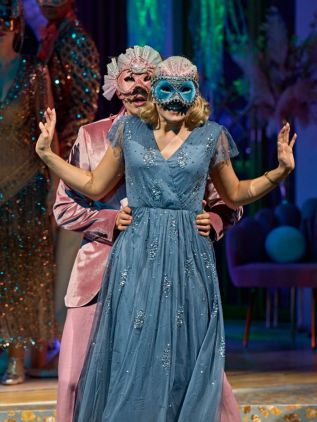 Ashley-Zhangazha-and-Phoebe-Horn-in-Much-Ado-About-Nothing-at-the-NT-c-Manuel-Harlan Ashley-Zhangazha-and-Phoebe-Horn-in-Much-Ado-About-Nothing-at-the-NT-c-Manuel-Harlan