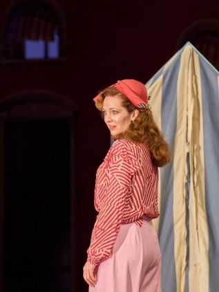 Katherine-Parkinson-4-in-Much-Ado-About-Nothing-at-the-NT-c-Manuel-Harlan Katherine-Parkinson-4-in-Much-Ado-About-Nothing-at-the-NT-c-Manuel-Harlan