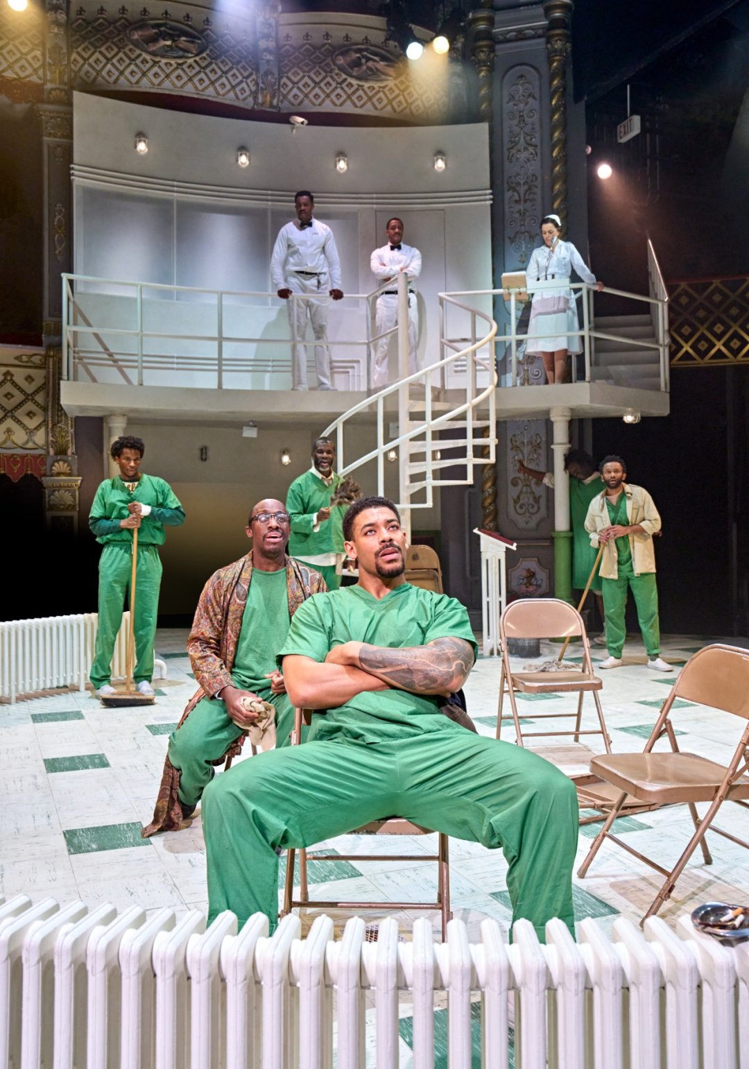 4.-Aaron-Pierre-Randle-P.-McMurphy-Giles-Terera-Dale-Harding-and-The-Company-in-One-Flew-Over-the-Cuckoos-Nest-at-The-Old-Vic-2026.-Photo-by-Manuel-Harlan 4.-Aaron-Pierre-Randle-P.-McMurphy-Giles-Terera-Dale-Harding-and-The-Company-in-One-Flew-Over-the-Cuckoos-Nest-at-The-Old-Vic-2026.-Photo-by-Manuel-Harlan