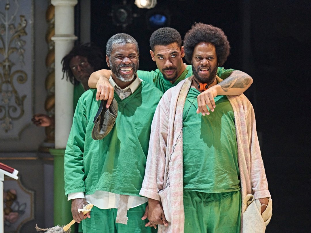 9.-Mo-Sesay-Scanlon-Aaron-Pierre-Randle-P.-McMurphy-and-Javone-Prince-Cheswick-in-One-Flew-Over-the-Cuckoos-Nest-at-The-Old-Vic-2026.-Photo-by-Manuel-Harlan 9.-Mo-Sesay-Scanlon-Aaron-Pierre-Randle-P.-McMurphy-and-Javone-Prince-Cheswick-in-One-Flew-Over-the-Cuckoos-Nest-at-The-Old-Vic-2026.-Photo-by-Manuel-Harlan
