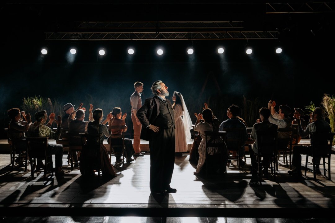 Our-Town.-l-r-Peter-Devlin-Michael-Sheen-Yasemin-Ozdemir-and-cast-of-Our-Town-a-Welsh-National-Theatre-and-Rose-Theatre-co-production.-Photo-Helen-Murray Our-Town.-l-r-Peter-Devlin-Michael-Sheen-Yasemin-Ozdemir-and-cast-of-Our-Town-a-Welsh-National-Theatre-and-Rose-Theatre-co-production.-Photo-Helen-Murray