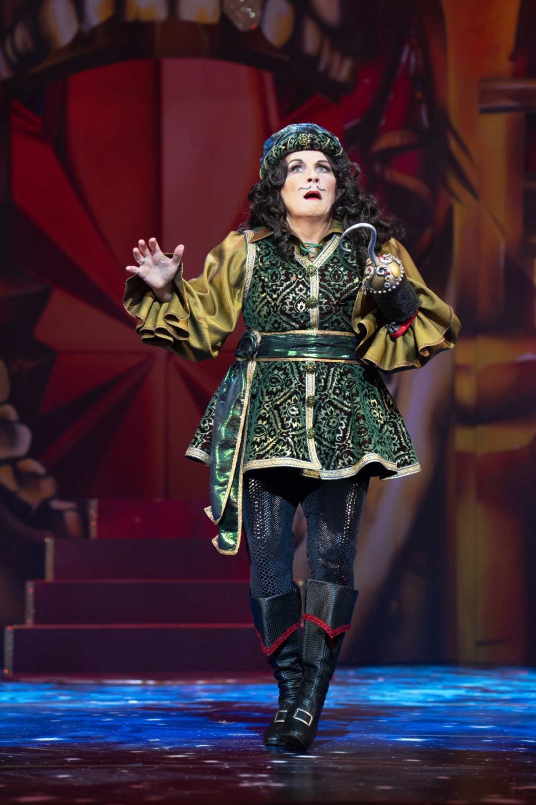 Peter-Pan-The-London-Palladium-JENNIFER-SAUNDERS-Photo-Credit-Paul-Coltas Peter-Pan-The-London-Palladium-JENNIFER-SAUNDERS-Photo-Credit-Paul-Coltas