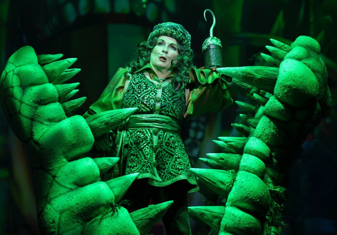 Peter-Pan-The-London-Palladium-JENNIFER-SAUNDERS-Photo-Credit-Paul-Coltas Peter-Pan-The-London-Palladium-JENNIFER-SAUNDERS-Photo-Credit-Paul-Coltas