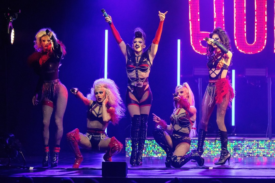 QUEENZ QUEENZ