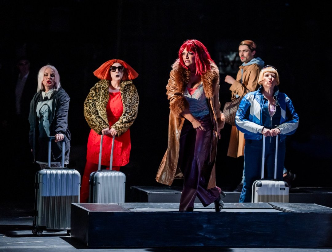 Ella-Kirkpatrick-Deborah-Davison-Danielle-de-Niese-Damon-Gould-Claire-Mitcher-ENOs-Rise-and-Fall-of-the-City-of-Mahagonny-2026-©Tristram646 Ella-Kirkpatrick-Deborah-Davison-Danielle-de-Niese-Damon-Gould-Claire-Mitcher-ENOs-Rise-and-Fall-of-the-City-of-Mahagonny-2026-©Tristram646