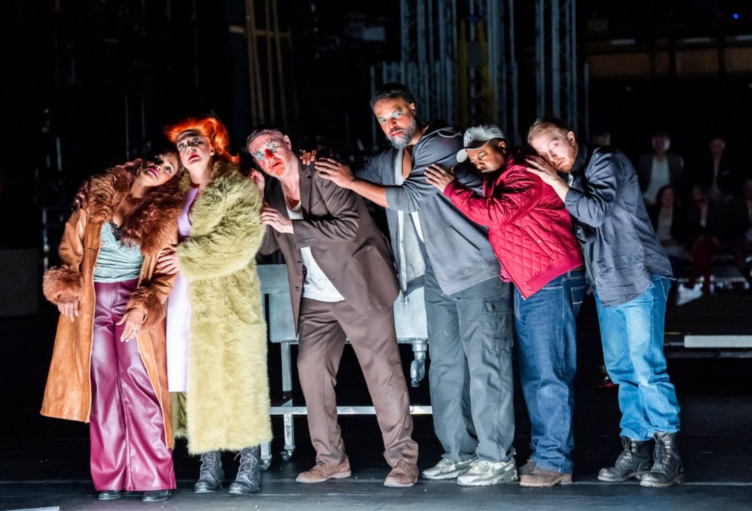 The-Cast-of-ENOs-Rise-and-Fall-of-the-City-of-Mahagonny-2026-©-Tristram-Kenton-11578 The-Cast-of-ENOs-Rise-and-Fall-of-the-City-of-Mahagonny-2026-©-Tristram-Kenton-11578