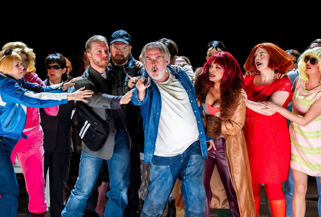 The-Cast-of-ENOs-Rise-and-Fall-of-the-City-of-Mahagonny-2026-©-Tristram-Kenton-4710 The-Cast-of-ENOs-Rise-and-Fall-of-the-City-of-Mahagonny-2026-©-Tristram-Kenton-4710