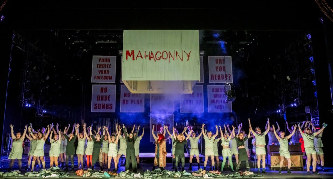 The-Cast-of-ENOs-Rise-and-Fall-of-the-City-of-Mahagonny-2026-©-Tristram-Kenton-8827 The-Cast-of-ENOs-Rise-and-Fall-of-the-City-of-Mahagonny-2026-©-Tristram-Kenton-8827