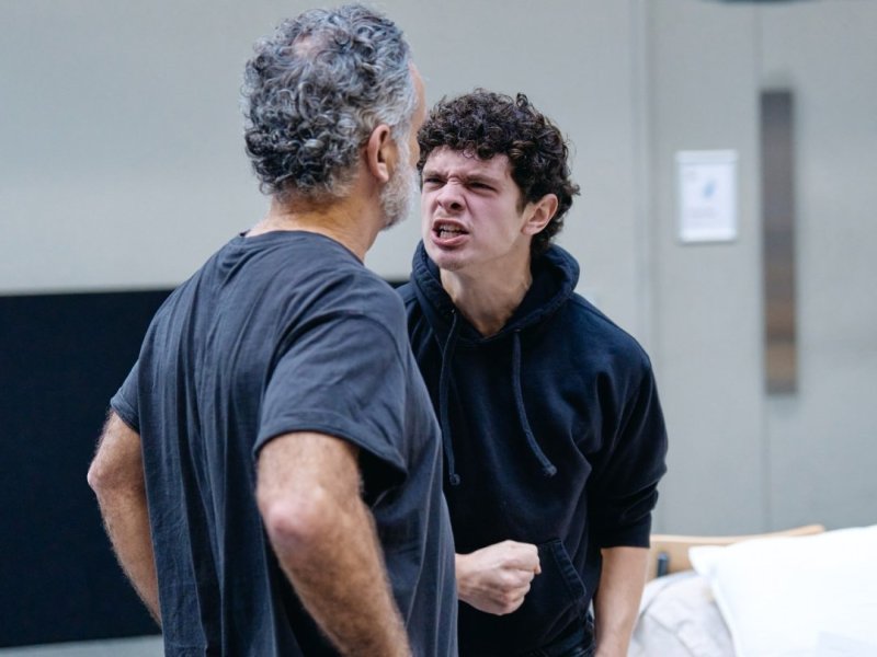 Romeo-Juliet-Rehearsal-Photos-by-Manuel-Harlan-057.-John-Marquez-Friar-Laurence-Noah-Jupe-Romeo Romeo-Juliet-Rehearsal-Photos-by-Manuel-Harlan-057.-John-Marquez-Friar-Laurence-Noah-Jupe-Romeo