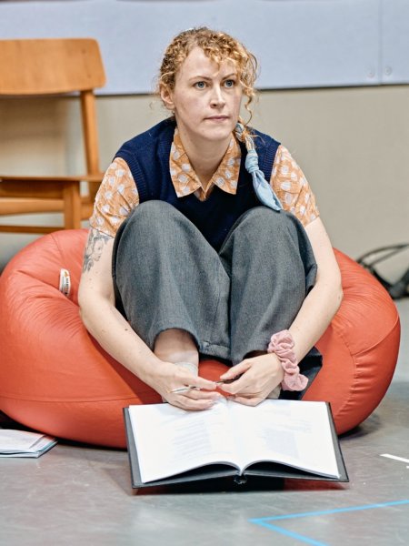 Romeo-Juliet-Rehearsal-Photos-by-Manuel-Harlan-073.-Caroline-Maroney-Second-Servant Romeo-Juliet-Rehearsal-Photos-by-Manuel-Harlan-073.-Caroline-Maroney-Second-Servant