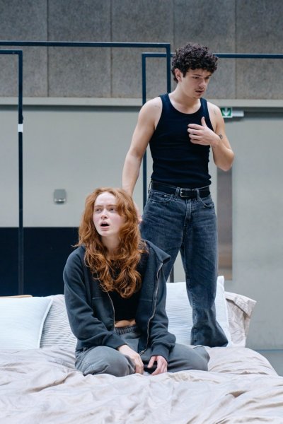 Romeo-Juliet-Rehearsal-Photos-by-Manuel-Harlan-091.-Sadie-Sink-Juliet-Noah-Jupe-Romeo Romeo-Juliet-Rehearsal-Photos-by-Manuel-Harlan-091.-Sadie-Sink-Juliet-Noah-Jupe-Romeo