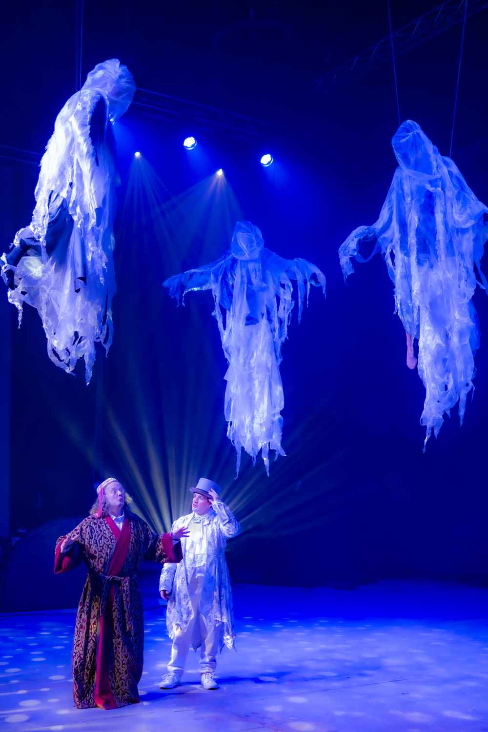 3-flying-ghosts2 3-flying-ghosts2