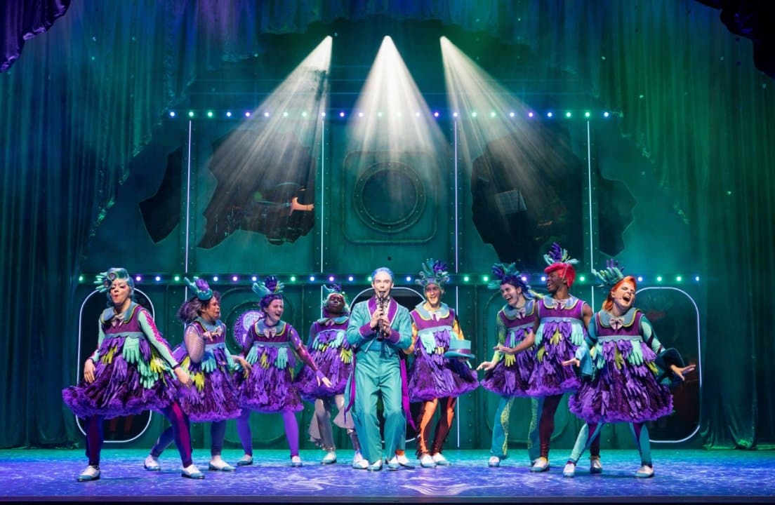 THE-SPONGEBOB-MUSICAL.-Tom-Read-Wilson-Squidward-and-The-Company.-Photo-Mark-Senior THE-SPONGEBOB-MUSICAL.-Tom-Read-Wilson-Squidward-and-The-Company.-Photo-Mark-Senior