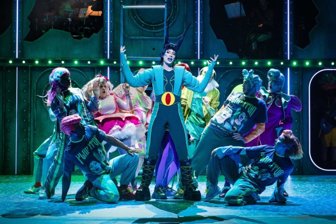 THE-SPONGEBOB-MUSICAL.-Divina-de-Campo-Plankton-and-Company.-Photo-Mark-Senior THE-SPONGEBOB-MUSICAL.-Divina-de-Campo-Plankton-and-Company.-Photo-Mark-Senior