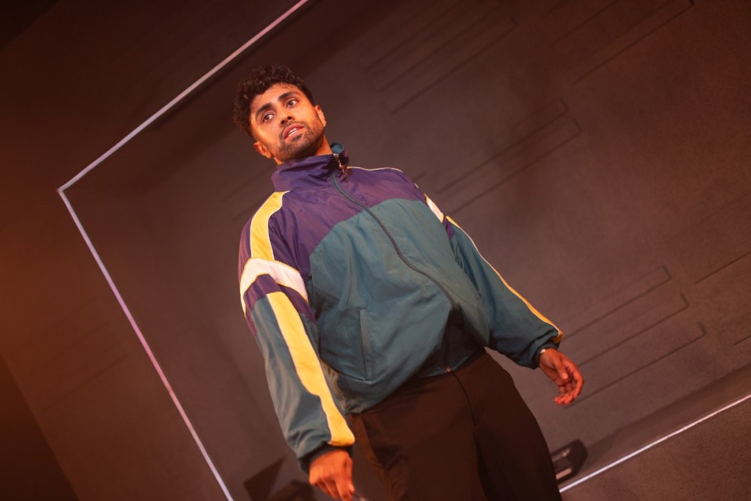 Statues - Bush Theatre Statues - Bush Theatre