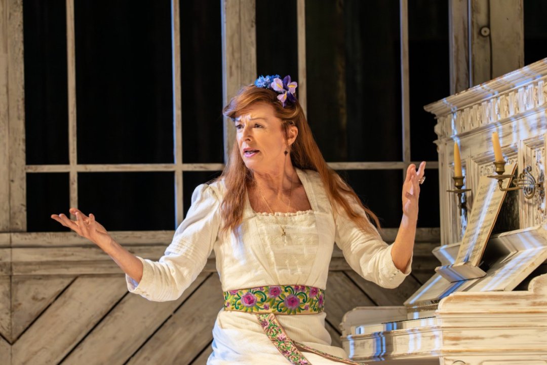 Doon-Mackichan-Kaleria-in-Summerfolk-at-the-National-Theatre.-Photographer-Johan-Persson-00224 Doon-Mackichan-Kaleria-in-Summerfolk-at-the-National-Theatre.-Photographer-Johan-Persson-00224