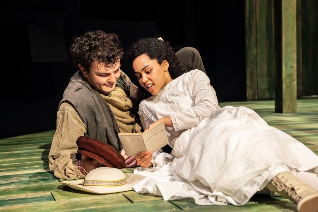 Thomas-Barrett-Maxim-Zimin-and-Tamika-Bennett-Sonya-in-Summerfolk-at-the-National-Theatre.-Photographer-Johan-Persson-00686 Thomas-Barrett-Maxim-Zimin-and-Tamika-Bennett-Sonya-in-Summerfolk-at-the-National-Theatre.-Photographer-Johan-Persson-00686