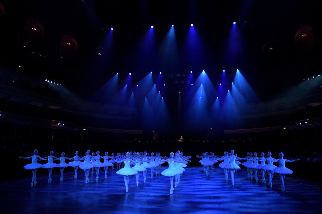 Swan Lake in the round. Photo by Laurent Liotardo Swan Lake in the round. Photo by Laurent Liotardo