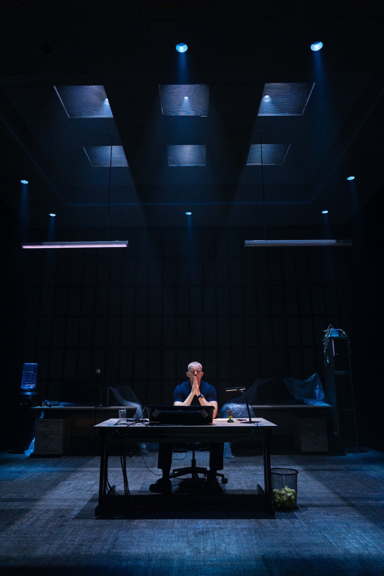 THE GUILTY by Chloe Moss;
Production Photography;
Cast: Russell Tovey;
Directed by Felix Barrett;
Designer: Alex Eales;
Lighting Designer: Anna Watson;
Sound Designer: Gareth Fry;
Video Designer: Luke Halls;
Associate Director: Elin Schofield;
Associate Designer: Mona Camille;
Casting Director: Lotte Hines CDG;
Assistant Director: Jessy Roberts;
Donmar Warehouse;
London, UK;
20 June 2026;
Photo: Helen Murray
www.helenmurrayphotos.com THE GUILTY by Chloe Moss;
Production Photography;
Cast: Russell Tovey;
Directed by Felix Barrett;
Designer: Alex Eales;
Lighting Designer: Anna Watson;
Sound Designer: Gareth Fry;
Video Designer: Luke Halls;
Associate Director: Elin Schofield;
Associate Designer: Mona Camille;
Casting Director: Lotte Hines CDG;
Assistant Director: Jessy Roberts;
Donmar Warehouse;
London, UK;
20 June 2026;
Photo: Helen Murray
www.helenmurrayphotos.com