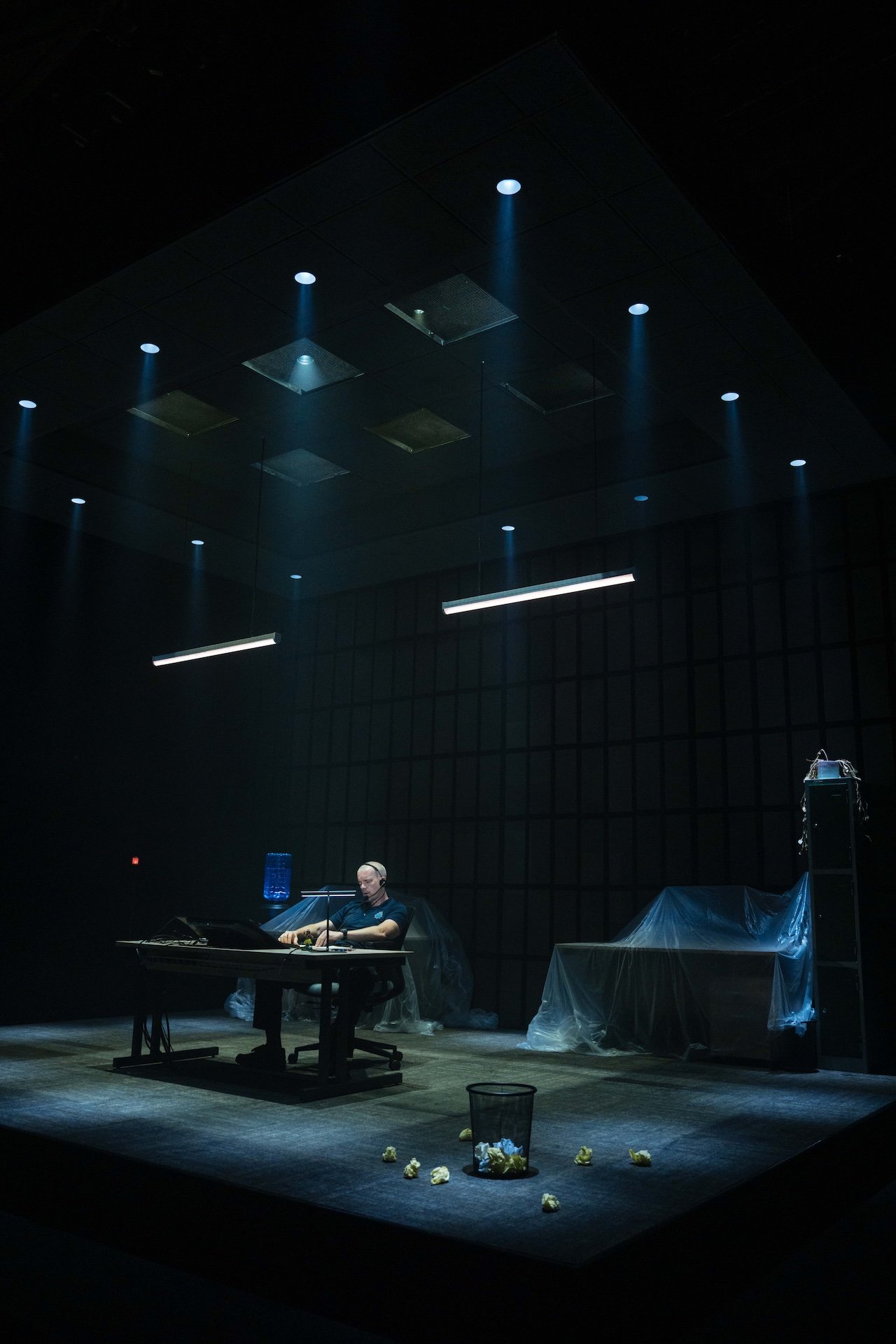 THE GUILTY by Chloe Moss;
Production Photography;
Cast: Russell Tovey;
Directed by Felix Barrett;
Designer: Alex Eales;
Lighting Designer: Anna Watson;
Sound Designer: Gareth Fry;
Video Designer: Luke Halls;
Associate Director: Elin Schofield;
Associate Designer: Mona Camille;
Casting Director: Lotte Hines CDG;
Assistant Director: Jessy Roberts;
Donmar Warehouse;
London, UK;
20 June 2026;
Photo: Helen Murray
www.helenmurrayphotos.com THE GUILTY by Chloe Moss;
Production Photography;
Cast: Russell Tovey;
Directed by Felix Barrett;
Designer: Alex Eales;
Lighting Designer: Anna Watson;
Sound Designer: Gareth Fry;
Video Designer: Luke Halls;
Associate Director: Elin Schofield;
Associate Designer: Mona Camille;
Casting Director: Lotte Hines CDG;
Assistant Director: Jessy Roberts;
Donmar Warehouse;
London, UK;
20 June 2026;
Photo: Helen Murray
www.helenmurrayphotos.com