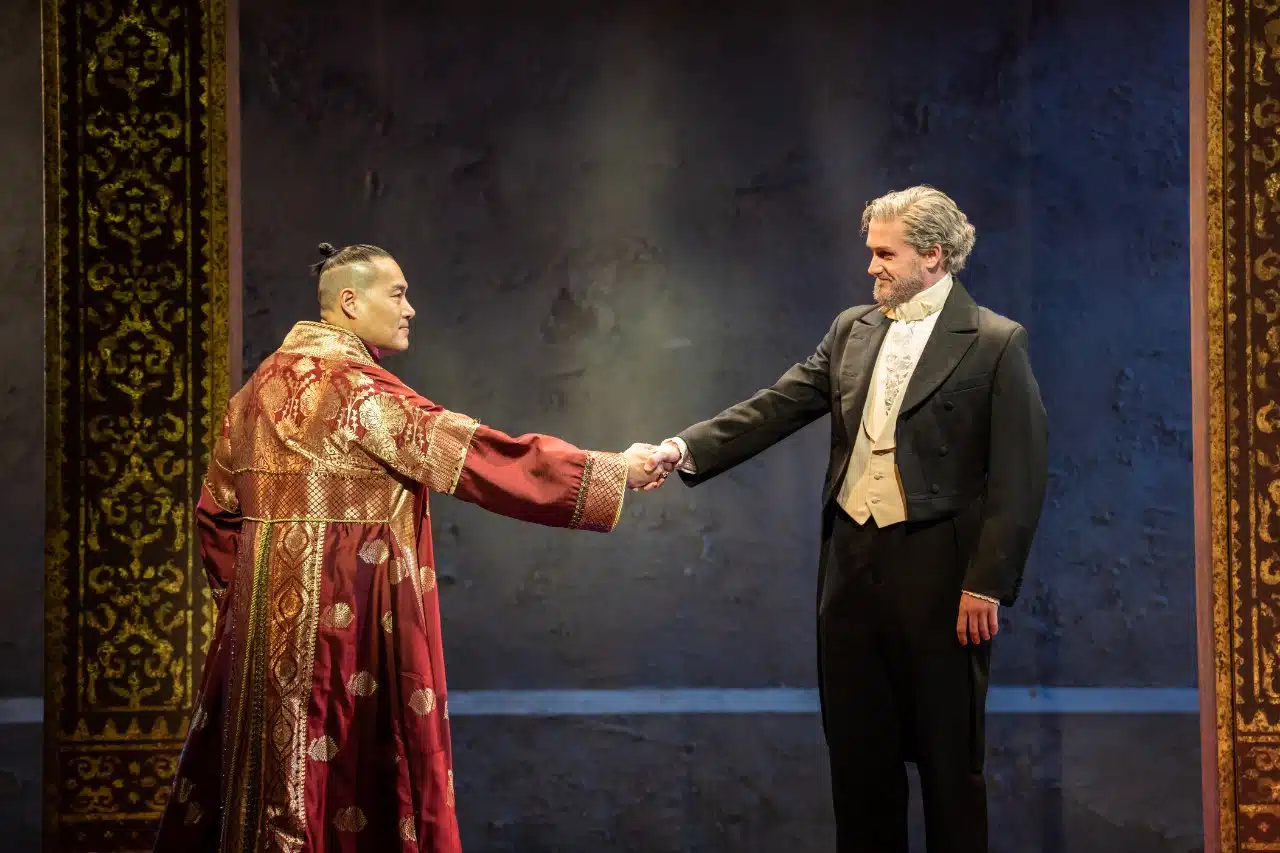 Darren-Lee-King-Of-Siam-and-Sam-Jenkins-Shaw-Sir-Edward-Ramsay. Photo by Johan Persson Darren-Lee-King-Of-Siam-and-Sam-Jenkins-Shaw-Sir-Edward-Ramsay. Photo by Johan Persson