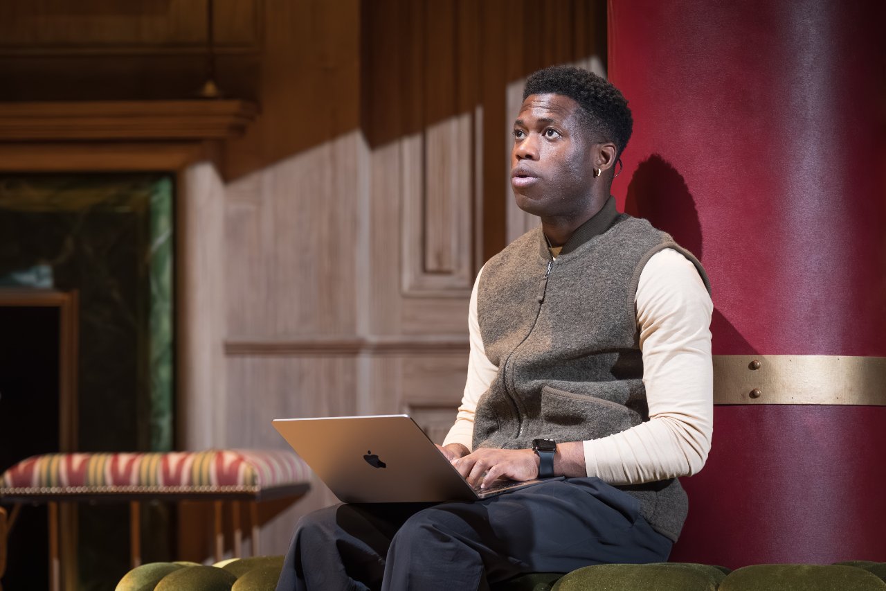 Freddie-MacBruce-Allen-in-The-Misanthrope-at-the-National-Theatre-Photographer-Marc-Brenner-02422 Freddie-MacBruce-Allen-in-The-Misanthrope-at-the-National-Theatre-Photographer-Marc-Brenner-02422