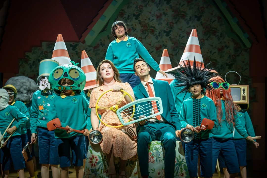 Laura-Medforth-Mum-Vishal-Soni-Luke-Richard-David-Caine-Dad-and-The-Witches-company-at-the-National-Theatre.-Credits-Marc-Brenner Laura-Medforth-Mum-Vishal-Soni-Luke-Richard-David-Caine-Dad-and-The-Witches-company-at-the-National-Theatre.-Credits-Marc-Brenner