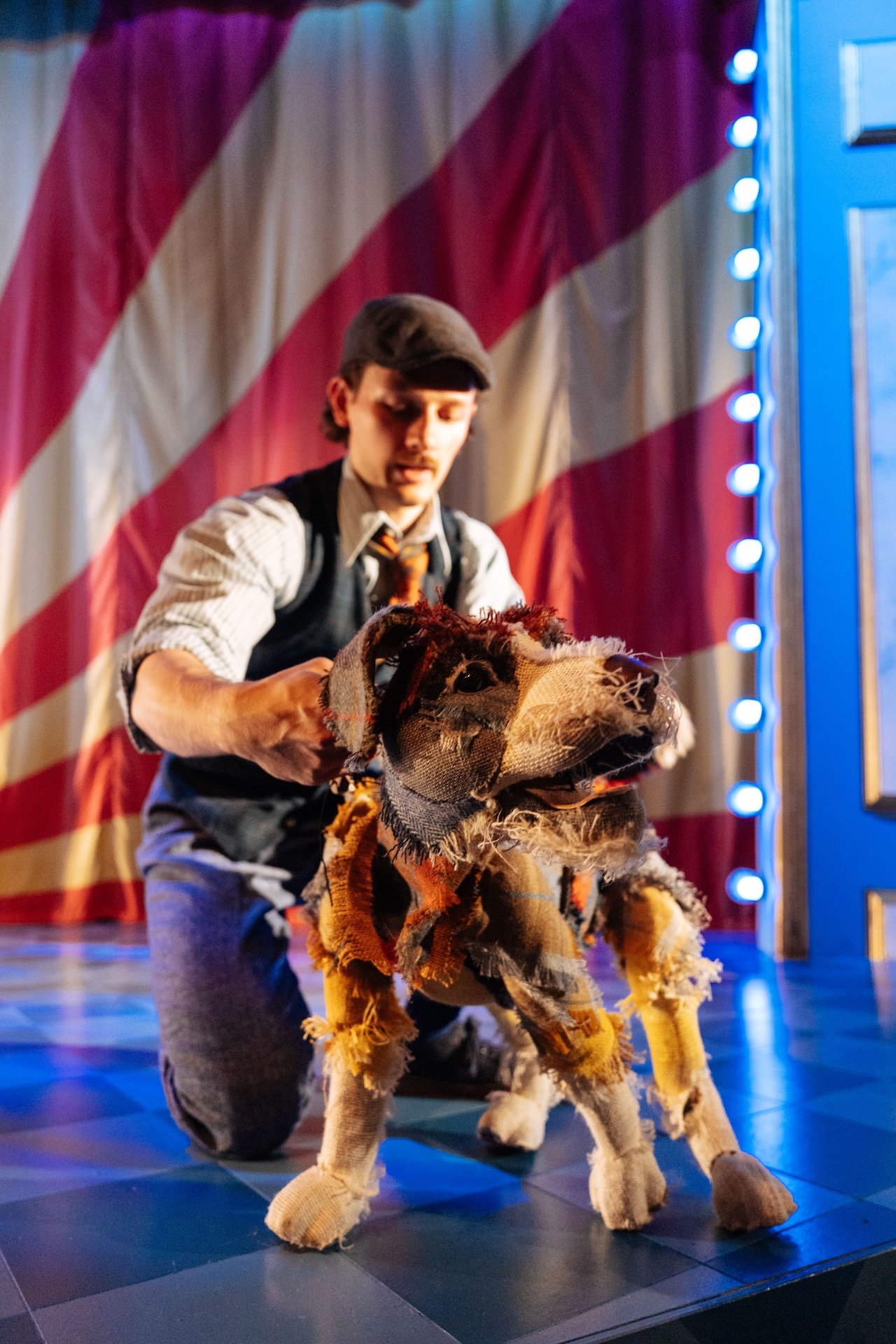 Three Men in a Boat by Al Smith ;
Production Photography ;
Cast: Jonny Weldon, Bronte Barbe, Richard David-Caine, Calum Donald-Bruce ;
Directed by Christopher Haydon ;
Set and Costume Design by Simon Kenny ;
Lighting Design by Simisola Majekodunmi ;
Sound Design by Grant Olding ;
Movement Direction and Comedy by John Nicholson ;
Puppetry Direction by Chris Pirie ;
Music by Grant Olding ;
Produced by Rose Theatre ;
Rose Theatre, Kingston upon Thames, UK ;
18 September 2026 ;
Photo: Helen Murray
www.helenmurrayphotos.com Three Men in a Boat by Al Smith ;
Production Photography ;
Cast: Jonny Weldon, Bronte Barbe, Richard David-Caine, Calum Donald-Bruce ;
Directed by Christopher Haydon ;
Set and Costume Design by Simon Kenny ;
Lighting Design by Simisola Majekodunmi ;
Sound Design by Grant Olding ;
Movement Direction and Comedy by John Nicholson ;
Puppetry Direction by Chris Pirie ;
Music by Grant Olding ;
Produced by Rose Theatre ;
Rose Theatre, Kingston upon Thames, UK ;
18 September 2026 ;
Photo: Helen Murray
www.helenmurrayphotos.com