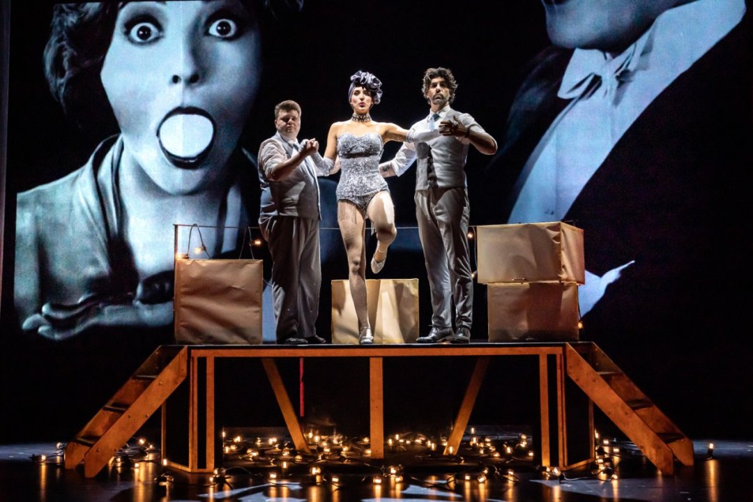 Derren Brown Presents Unbelievable. Photo by Marc Brenner Derren Brown Presents Unbelievable. Photo by Marc Brenner