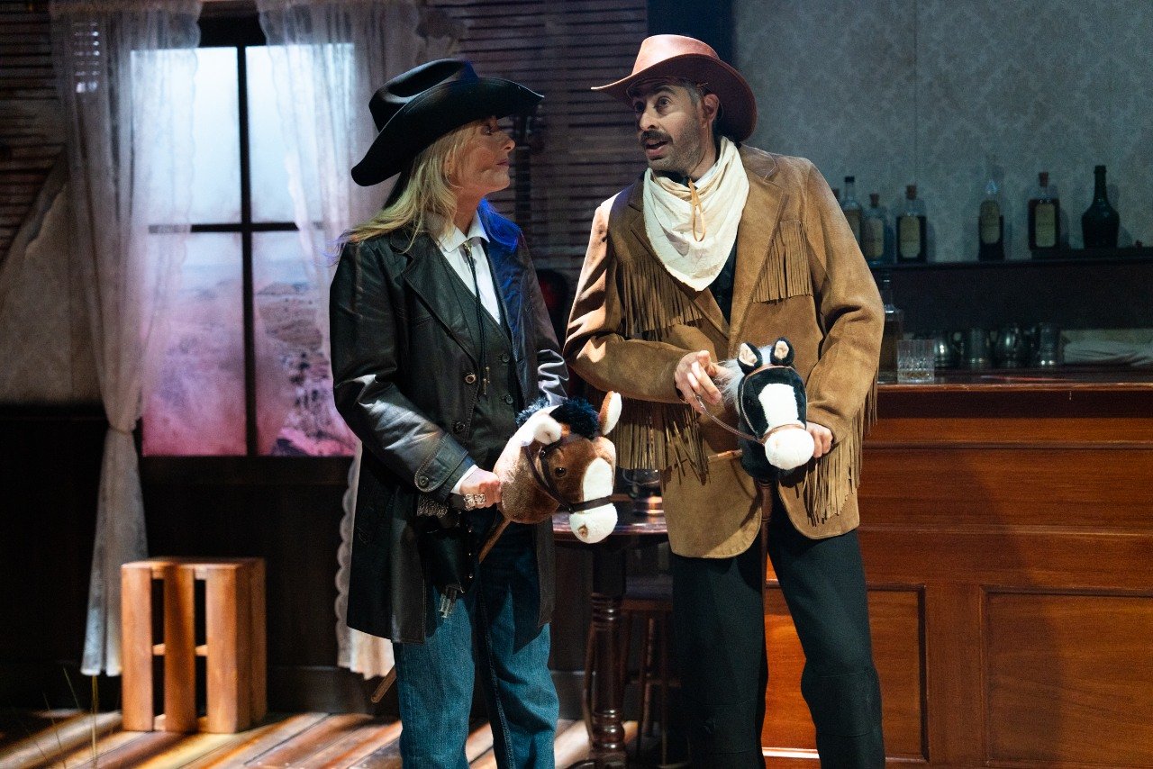 Whodunnit-Park-Theatre.-Photo-by-Craig-Sugden.-Gaby-Roslin-Matthew-Romain Whodunnit-Park-Theatre.-Photo-by-Craig-Sugden.-Gaby-Roslin-Matthew-Romain