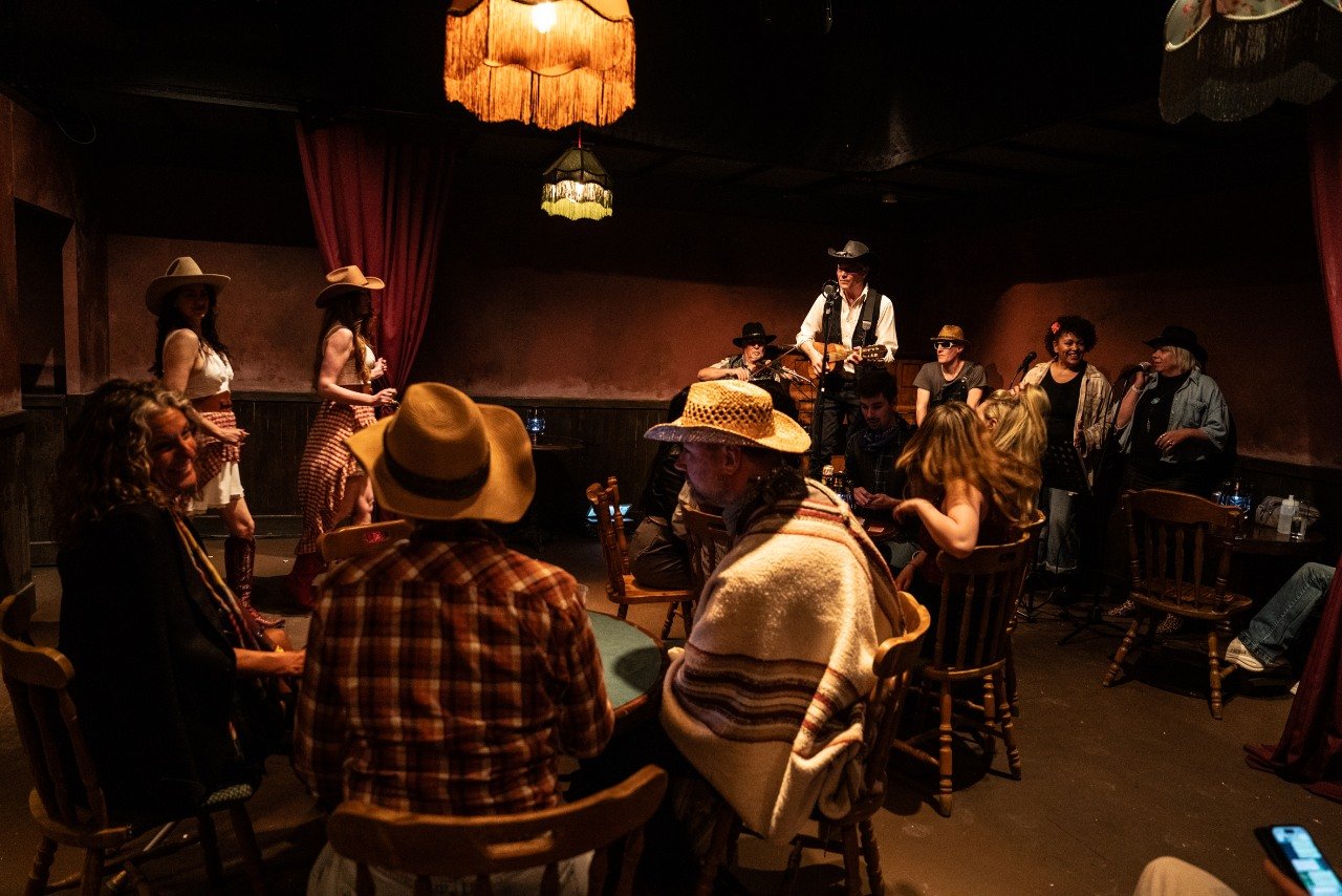 Whodunnit-Park-Theatre.-Photo-by-Craig-Sugden.-Last-Chance-Saloon-2 Whodunnit-Park-Theatre.-Photo-by-Craig-Sugden.-Last-Chance-Saloon-2