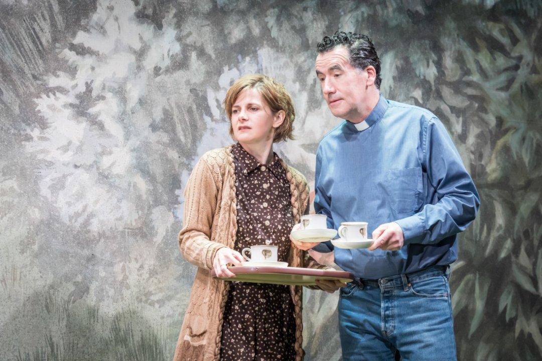 WOMAN-IN-MIND.-Louise-Brealey-Muriel-and-Tim-McMullan-Gerald.-Photo-by-Marc-Brenner WOMAN-IN-MIND.-Louise-Brealey-Muriel-and-Tim-McMullan-Gerald.-Photo-by-Marc-Brenner