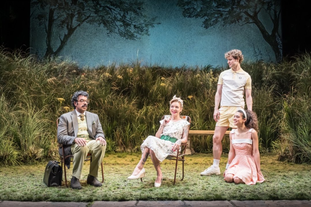 WOMAN-IN-MIND.-Romesh-Ranganathan-Bill-Sheridan-Smith-Susan-Chris-Jenks-Tony-and-Safia-Oakley-Green-Lucy.-Photo-by-Marc-Brenner WOMAN-IN-MIND.-Romesh-Ranganathan-Bill-Sheridan-Smith-Susan-Chris-Jenks-Tony-and-Safia-Oakley-Green-Lucy.-Photo-by-Marc-Brenner