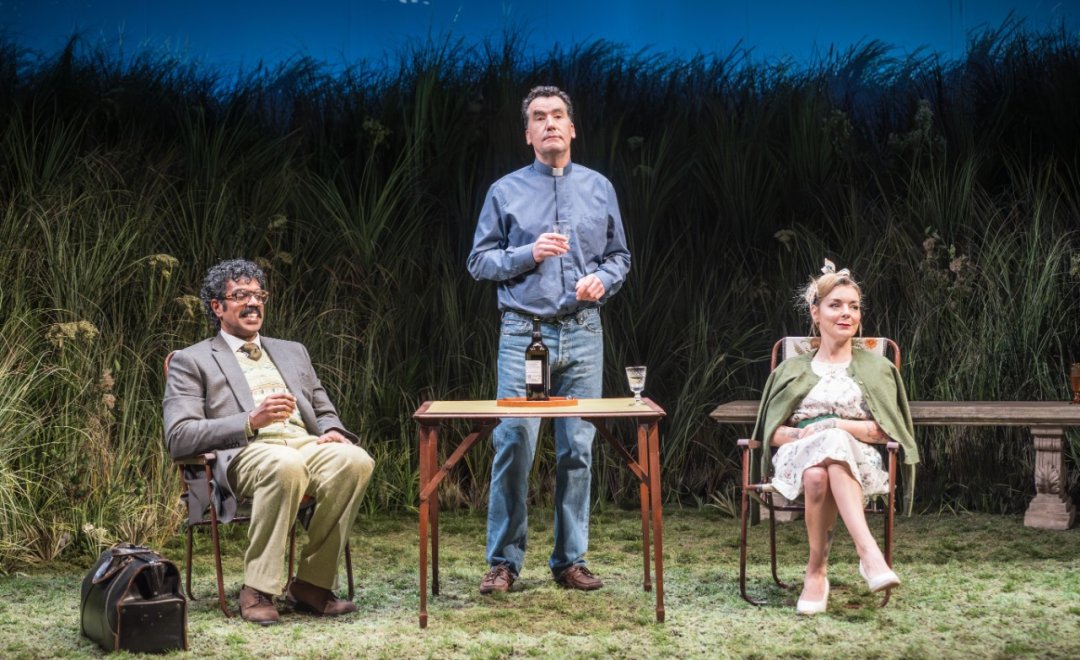 WOMAN-IN-MIND.-Romesh-Ranganathan-Bill-Tim-McMullan-Gerald-and-Sheridan-Smith-Susan.-Photo-by-Marc-Brenner WOMAN-IN-MIND.-Romesh-Ranganathan-Bill-Tim-McMullan-Gerald-and-Sheridan-Smith-Susan.-Photo-by-Marc-Brenner