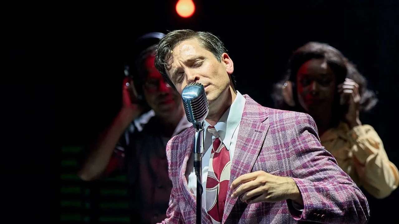 Sinatra The Musical starring Matt Doyle. Photo by Manuel Harlan