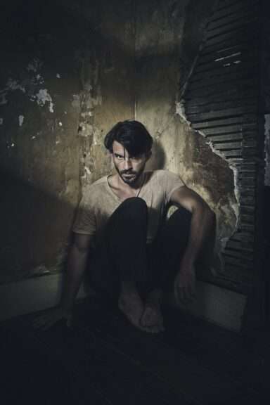Jonathan Bailey as Richard II. Photo by Jason Bell