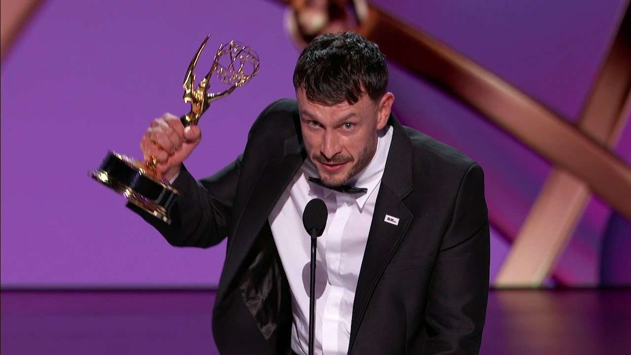 Richard Gadd winning a 2024 Emmy Award for Baby Reindeer (Screenshot)