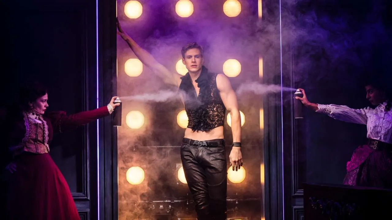 Dracula A Comedy of Terrors. Photo Matt Crockett
