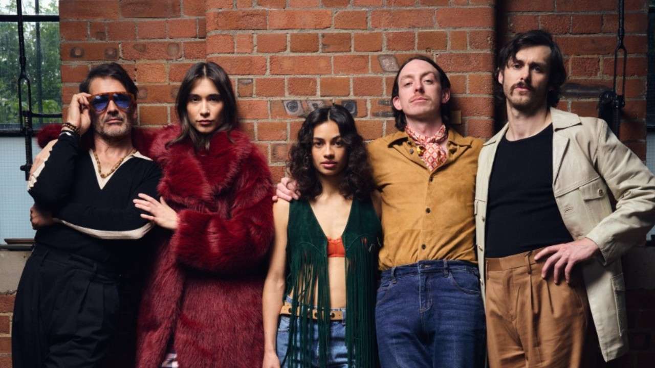 Interview: The cast of Stereophonic in London (Vogue) Interview: The cast of Stereophonic in London (Vogue)