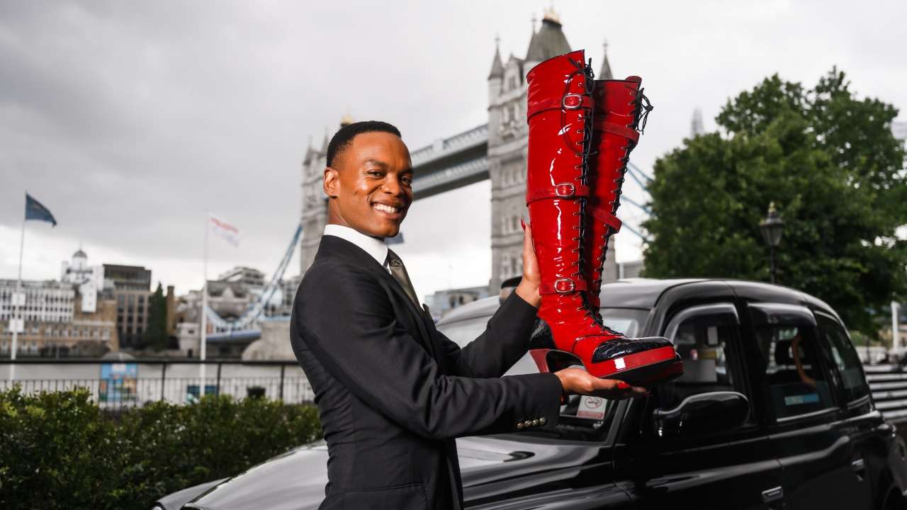週末限定値下[限定コラボ]HACKETT LONDON パイピングジャケット42 Tickets go on sale for Kinky Boots The Musical in the West End