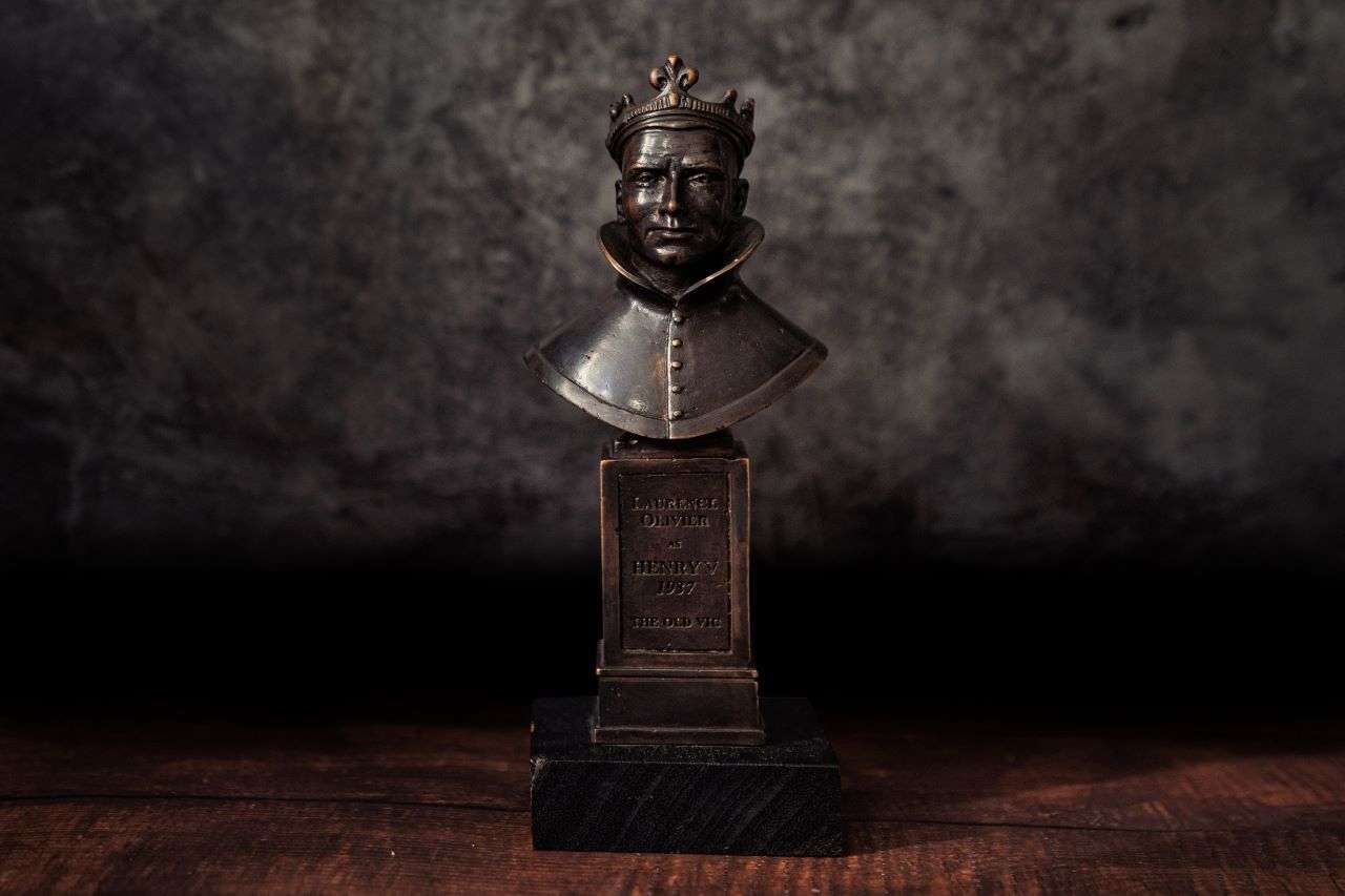 Olivier Statue today - Aemelia Brammer